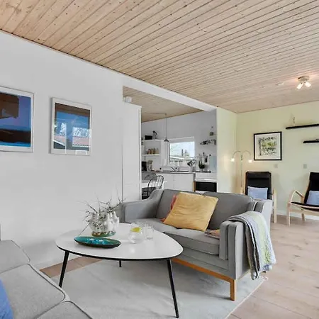 Lovely Newer Near Beautiful Holiday home *